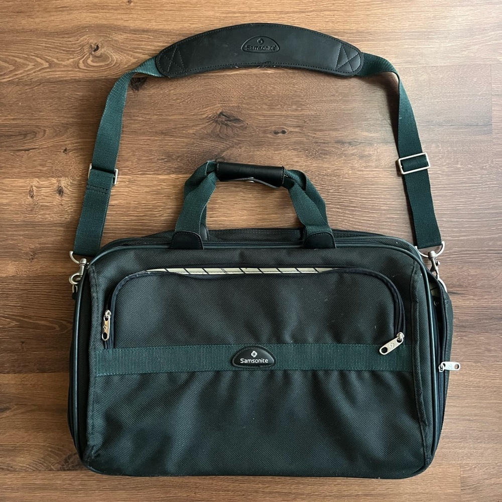 Vintage 5 Pocket Carry On Personal Item Weekend Overnight Shoulder Samsonite Bag